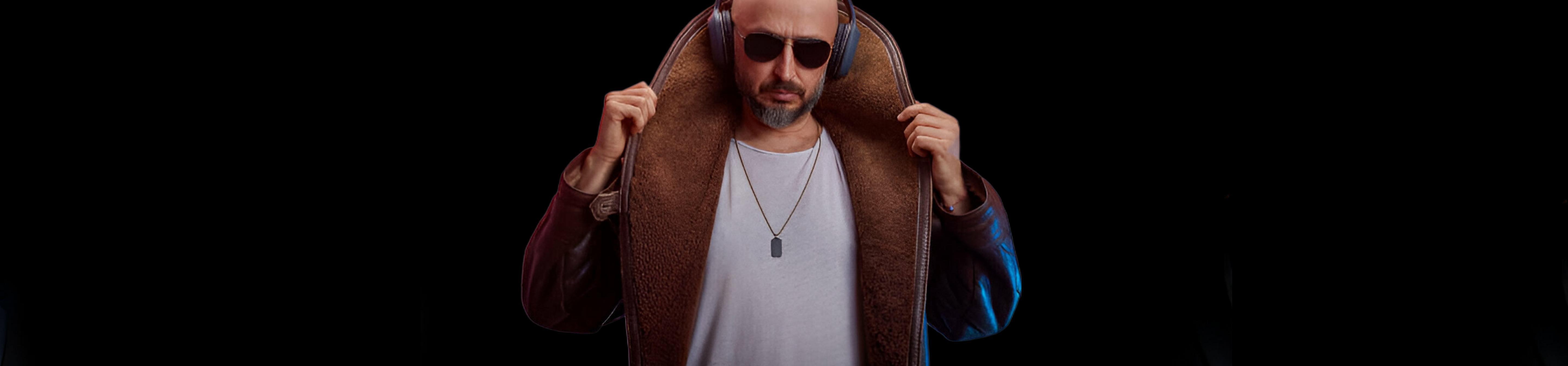 Male model wearing Aviator sunglasses from Missandtrendy UK