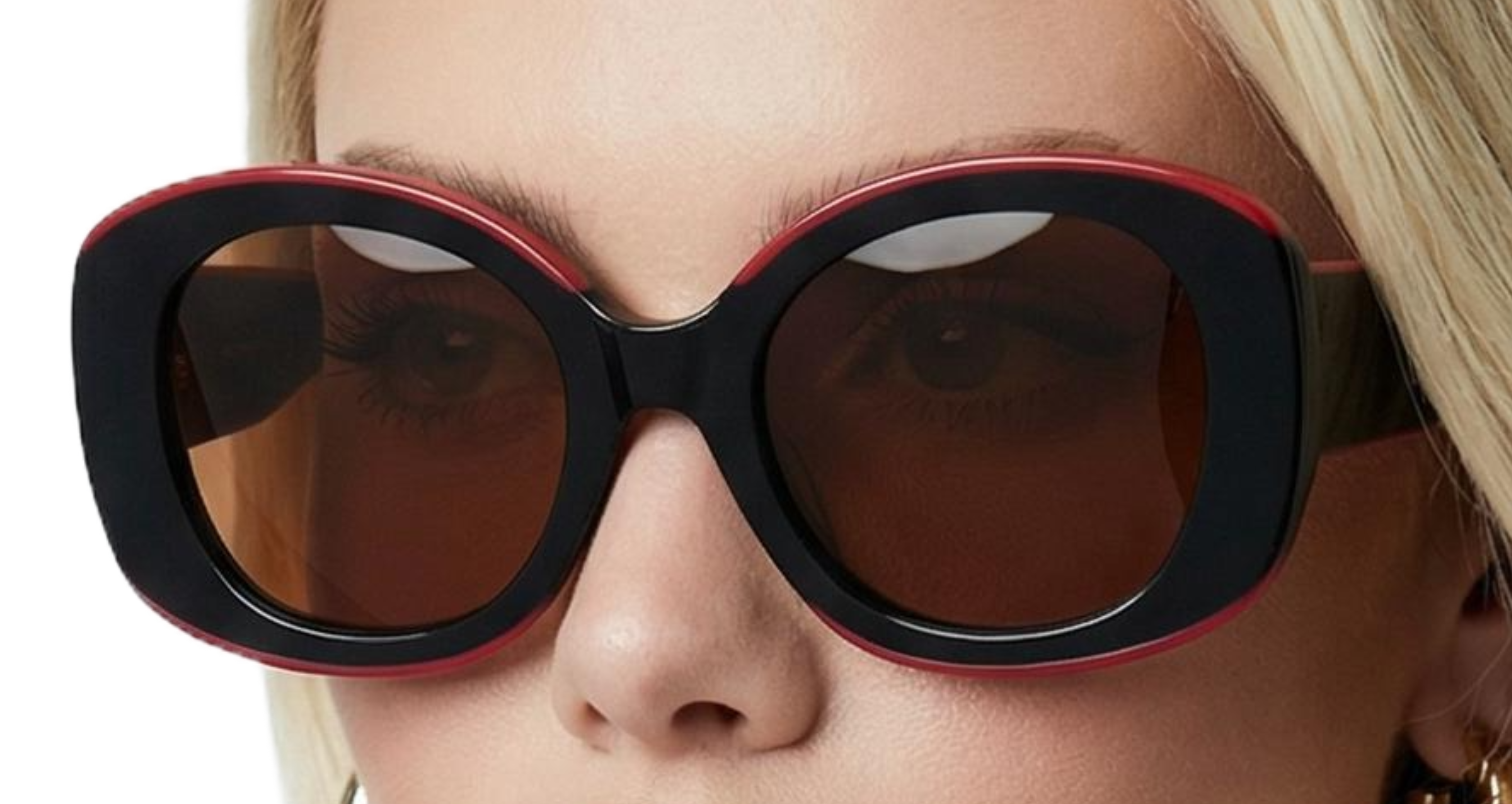 Woman wearing Diva burgundy frame and brown lens oversized sunglasses by Missandtrendy 45º side view main