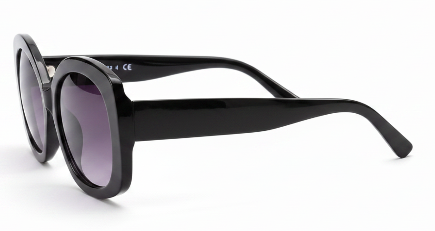 Diva black frame and gradient lack lens oversized polarised sunglasses by Missandtrendy 90º side view.