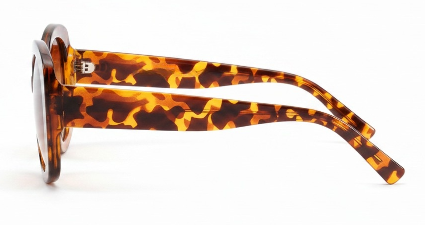 Woman wearing Diva tortoiseshell frame and brown lens oversized polarised sunglasses by Missandtrendy 90º side view.