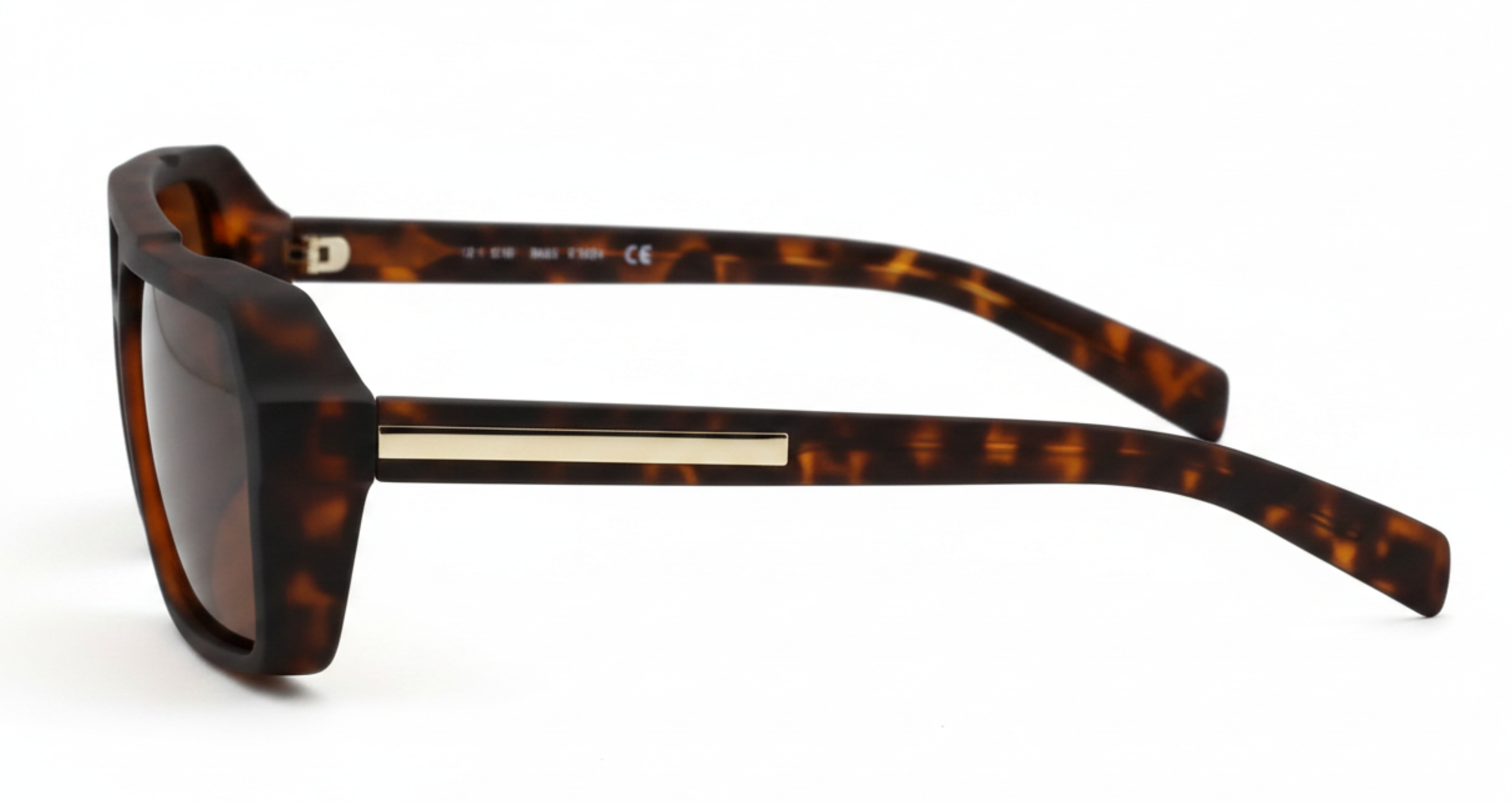 Missandtrendy Eighties wayfarer sunglasses with brown black frame and brown lens 90º side view.