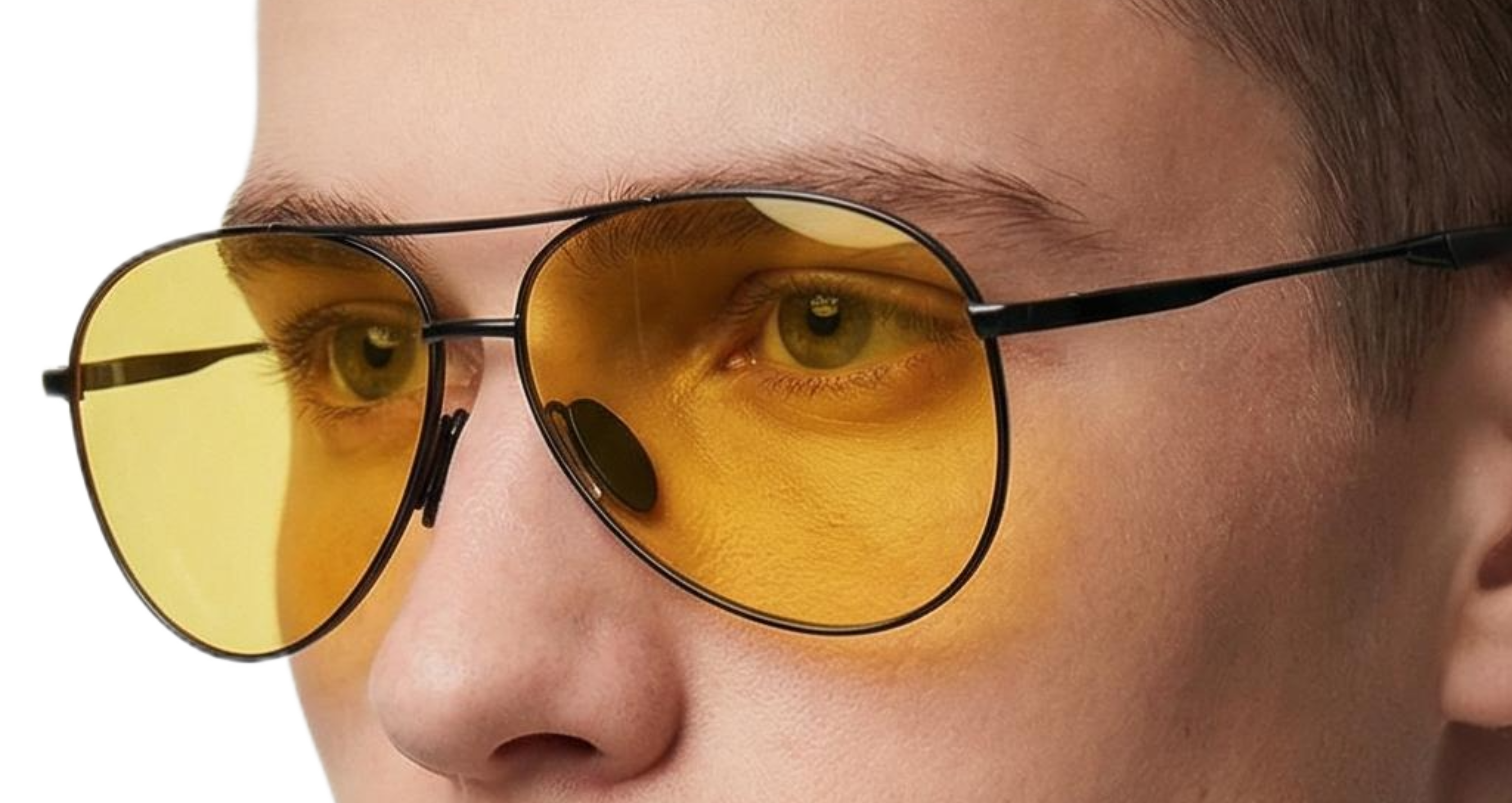 Man wearing retro aviator gunmetal metal frame and gradient green lens sunglasses by Missandtrendy 45º side view main