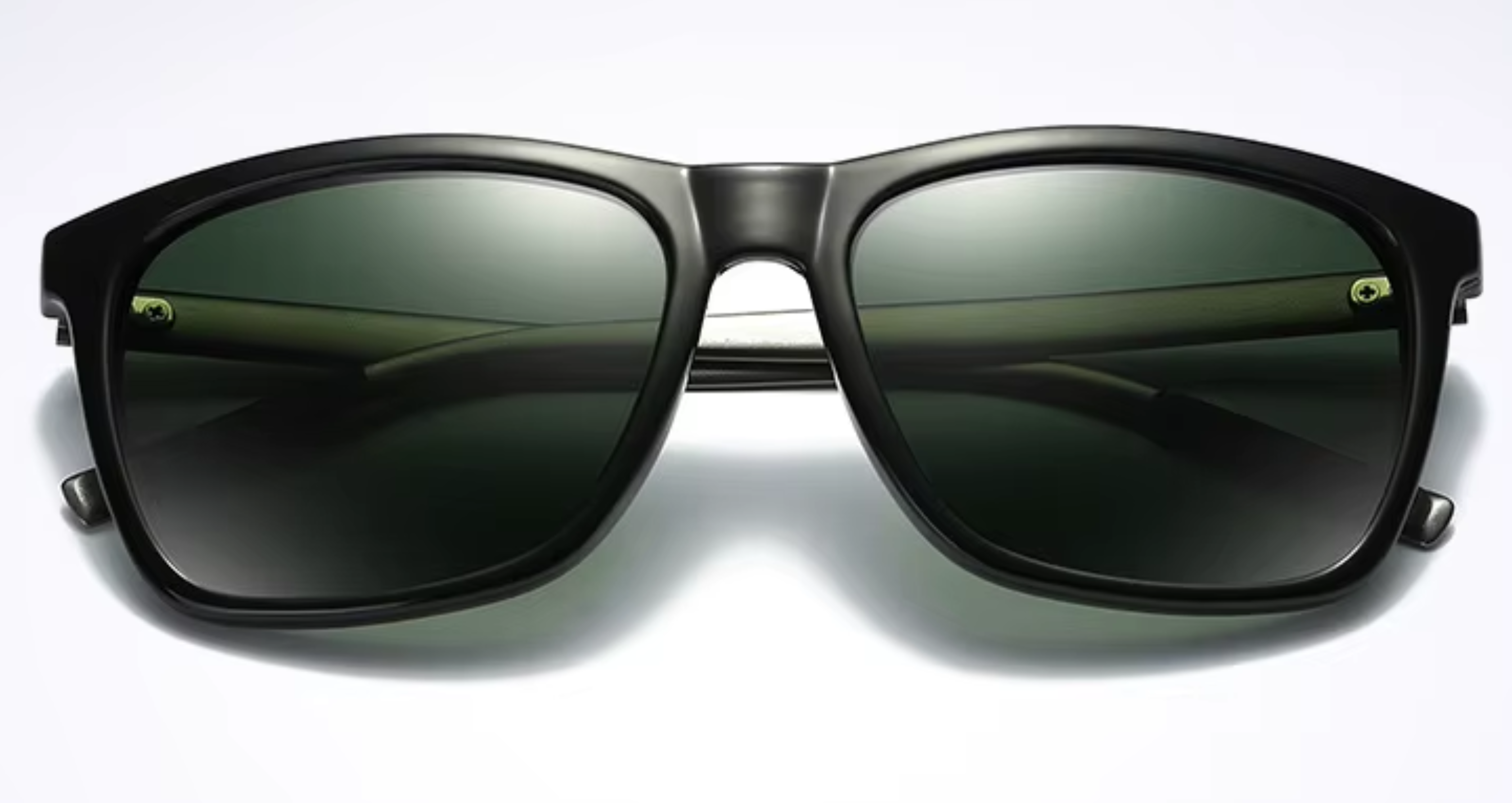 Mayfair - A pair of oversized square UV 400 polarised sunglasses with a glossy black frame and dark green-tinted lenses, shown from a front-facing perspective on a clean white background - Missandtrendy