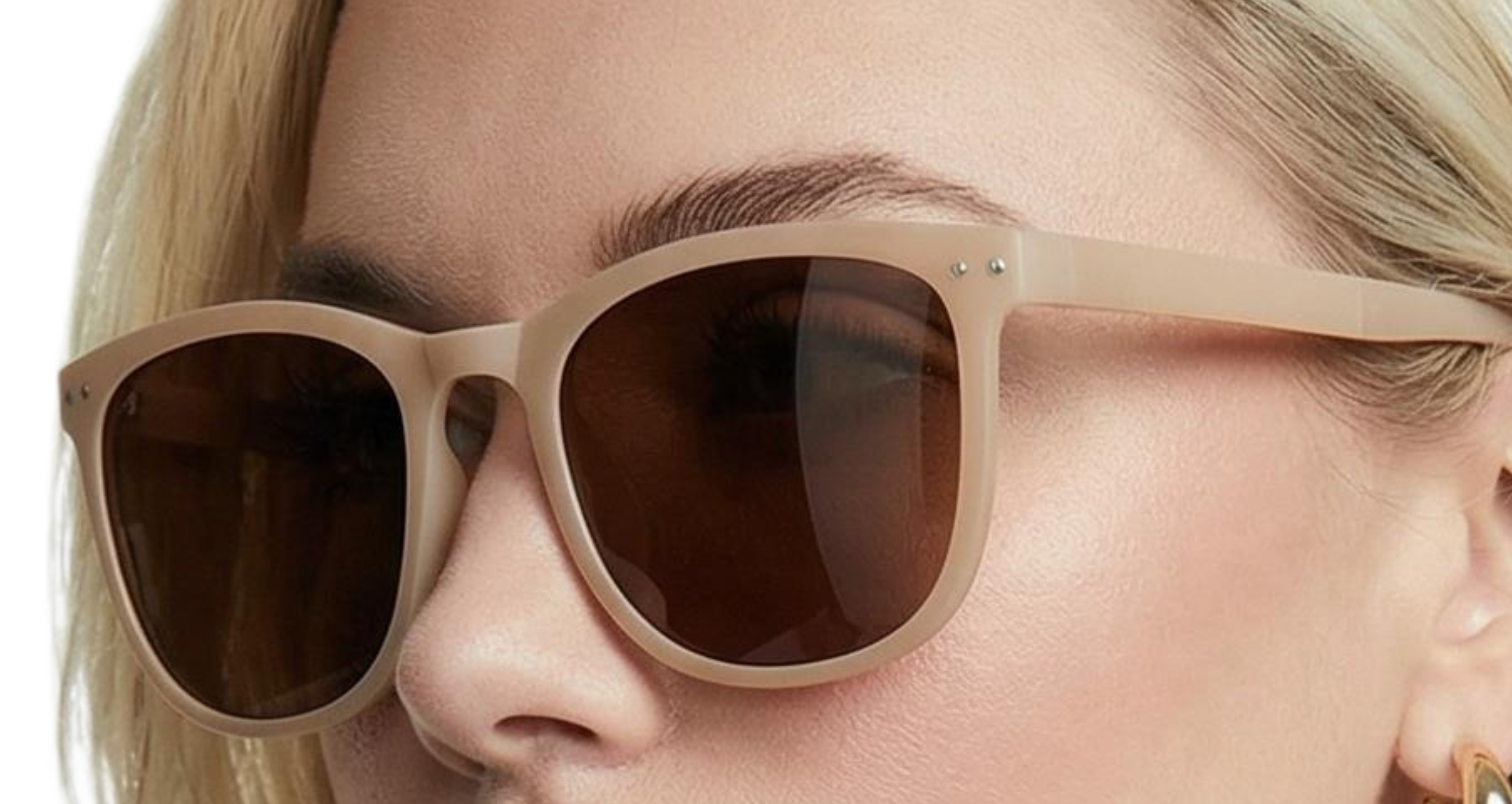 Woman wearing convert beige frame and brown lens wayfarer sunglasses by Missandtrendy 45 side view_new_main