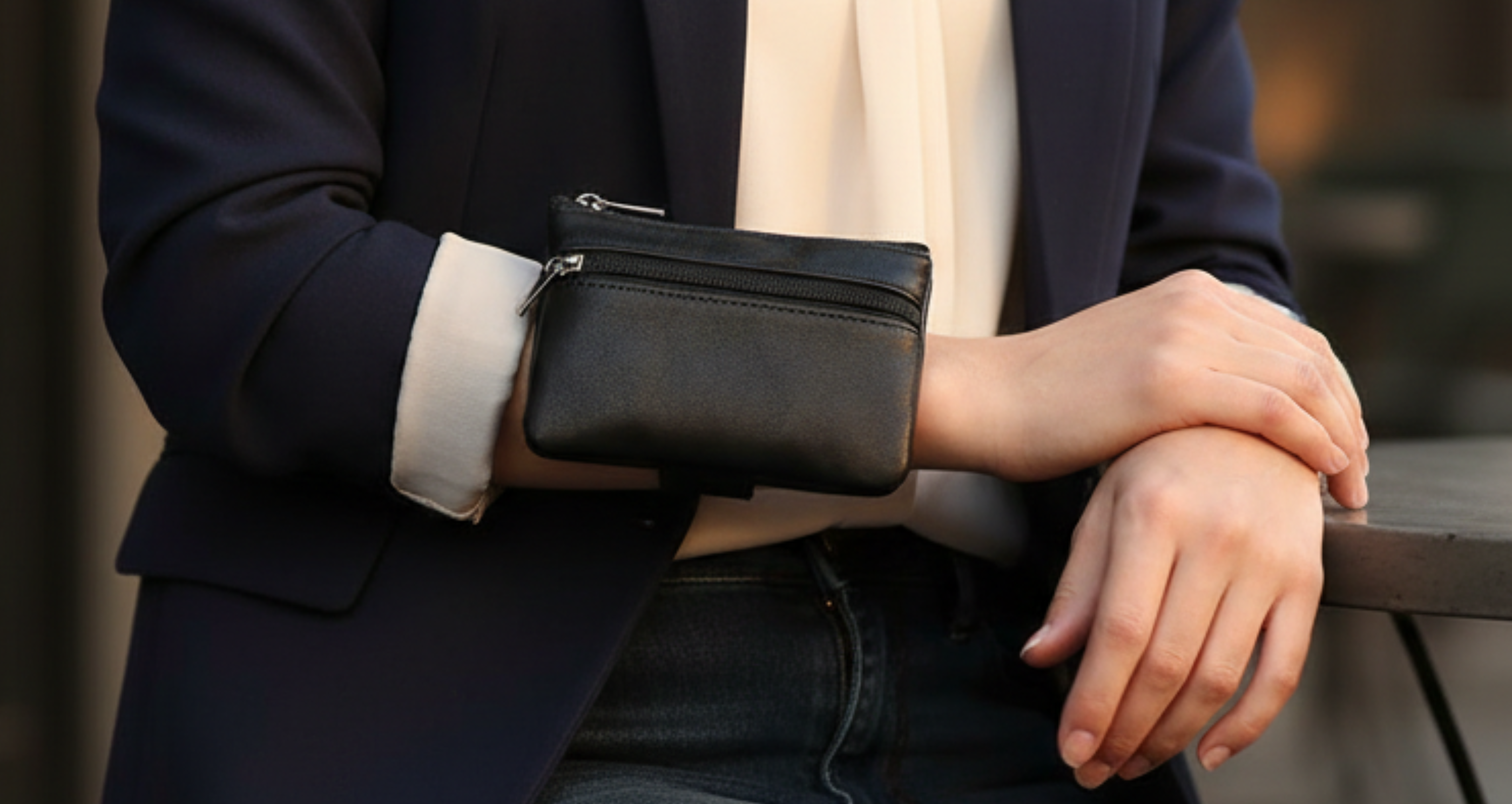 Hand Free Genuine Leather Zipper Card Wallet Coin Purse Black with model